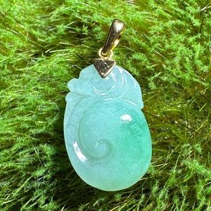 Natural Grade A Burmese Jadeite Jade 18 KYGoldLucky Ruyi Pendant 22.8x13.9x5.5mm